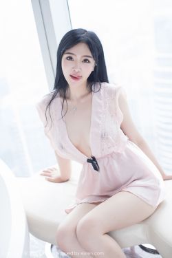 扒美女衣服从腿摸到胸